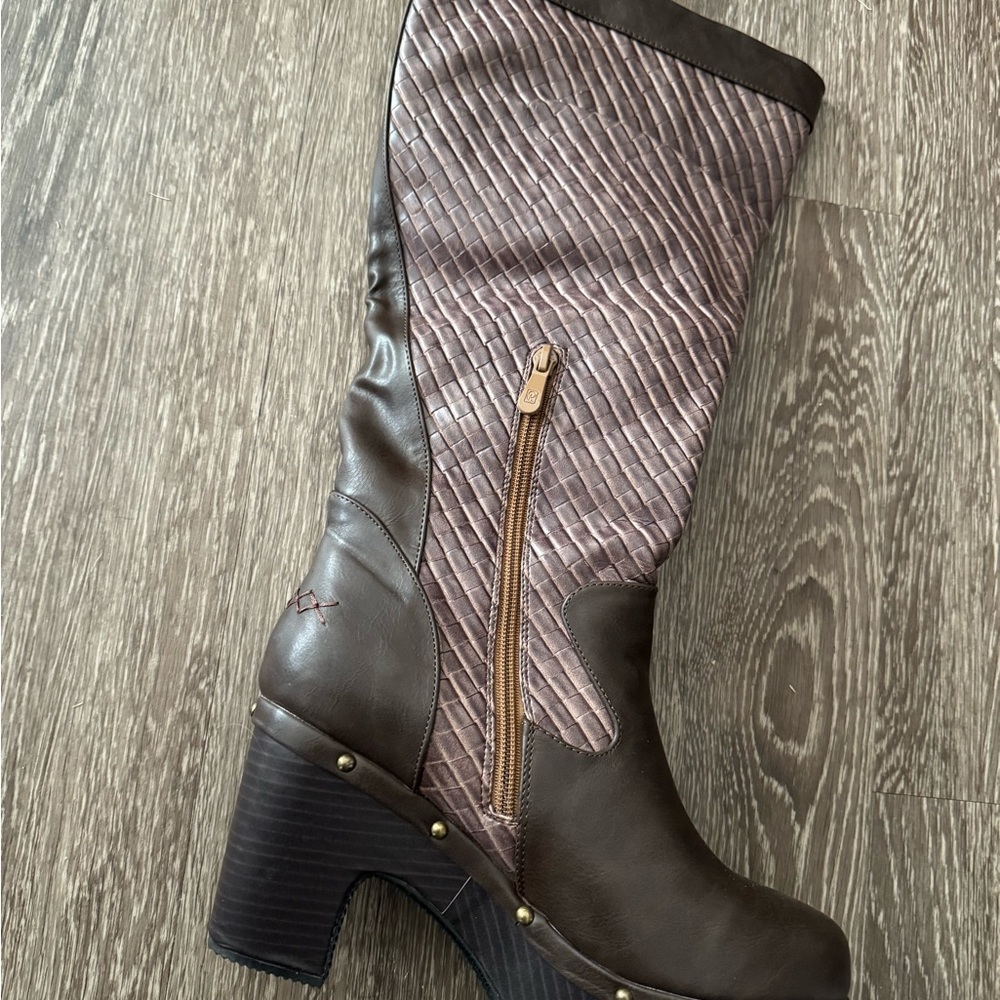 Monroe & Main Brown Heeled Boots with Textured Upper